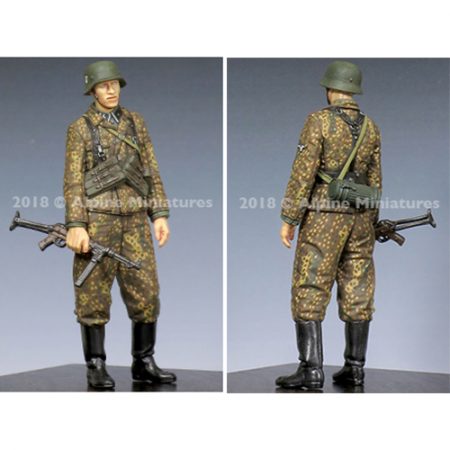 alpine miniatures 35245 WSS Grenadier MP 40 Kit en resina para montar y pintar. El kit incluye 2 cabezas. Representa a un granadero de las Waffen SS con el subfusil MP 40 en el periodo de 1944-1945. Escultor: Taesung Harmms Boxart: Toshihiro Sano