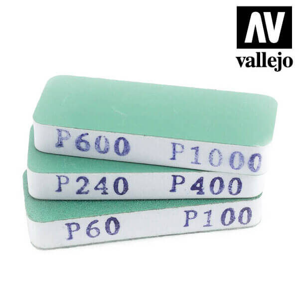 vallejo T04004 Set de 3 Lijas Flexibles Doble Grano 80x30x12 mm Set de tres tacos de lija de doble cara, lavables y reutilizables.